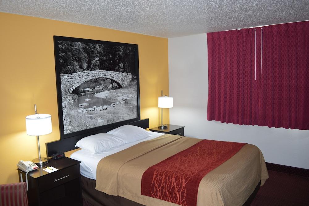 Red Roof Inn Ames photo 6