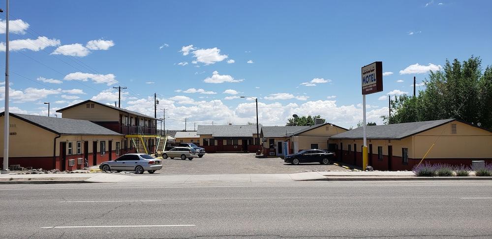 Bloomfield Motel photo 1