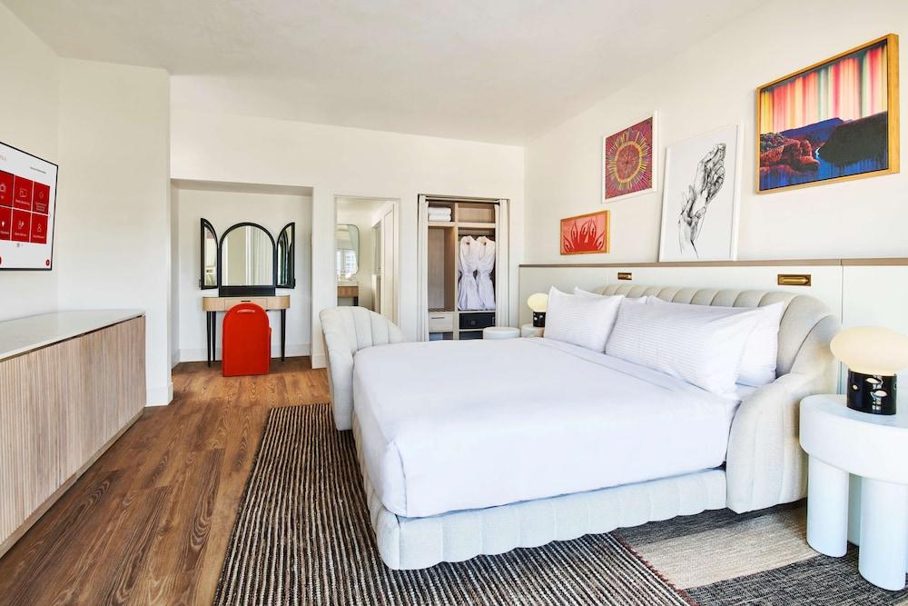 Virgin Hotel Las Vegas, Curio Collection by Hilton photo 26