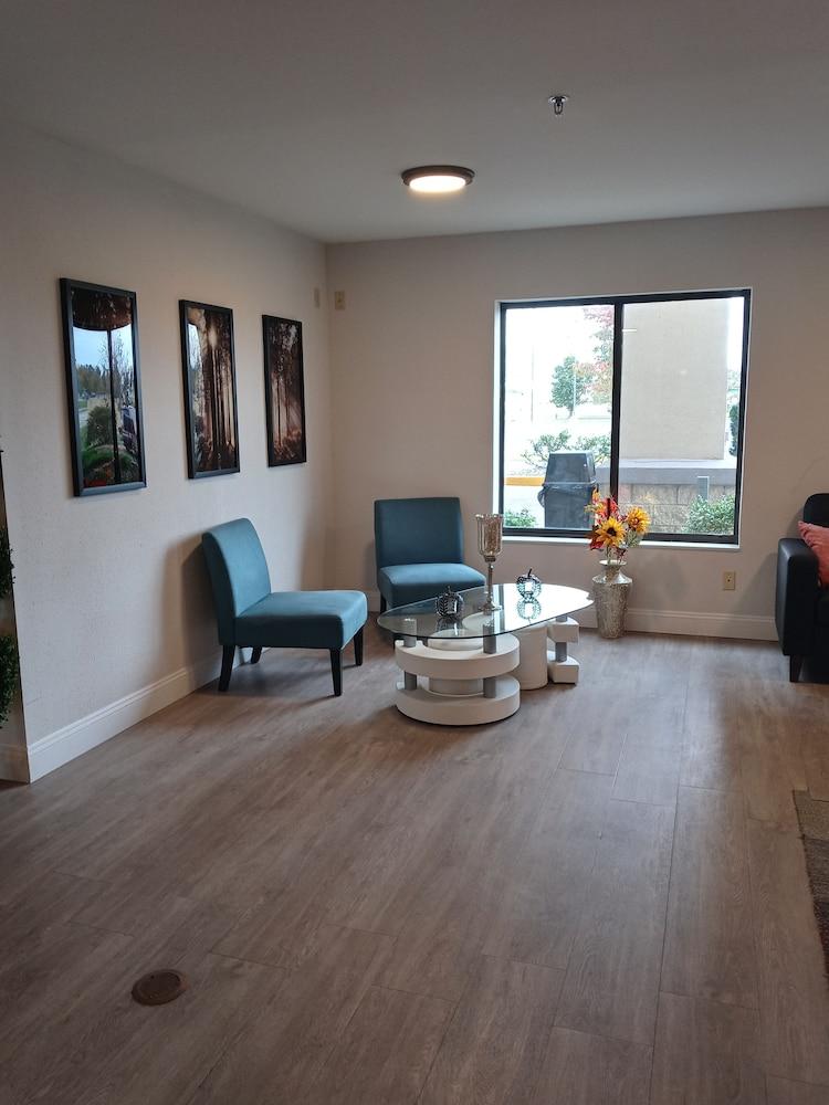 Clarion Pointe Evansville North photo 31