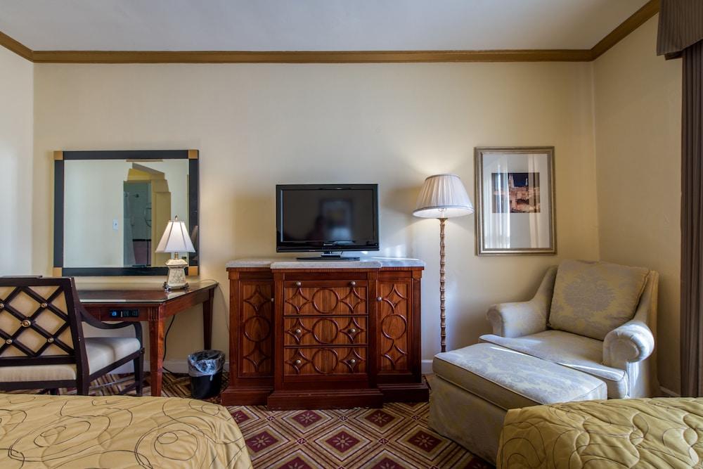 Embassy Hotel photo 17