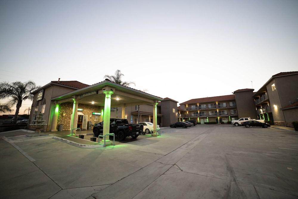 Mid City Inn and Suites photo 59
