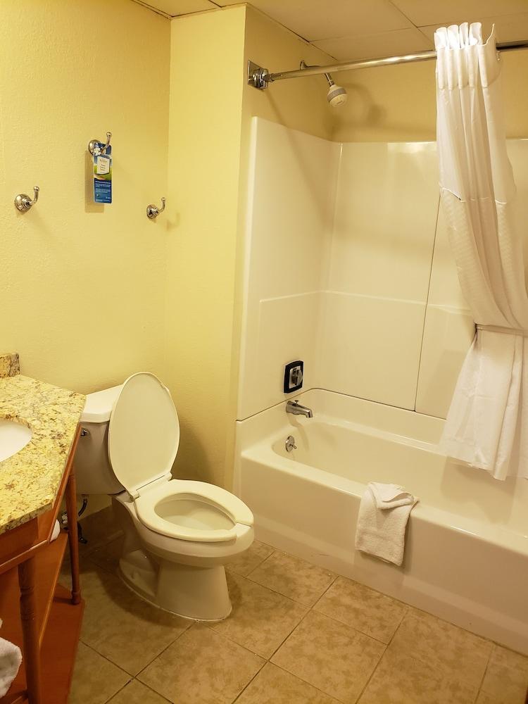 A Victory Hotel & Suites photo 6