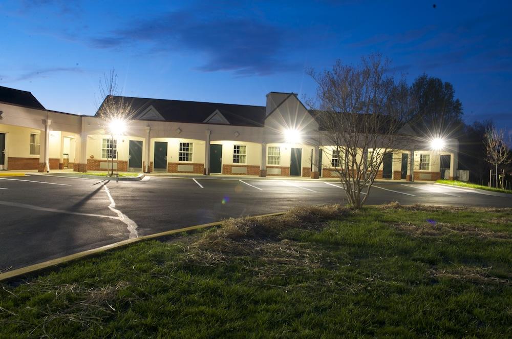 Executive Inn And Suites photo 39