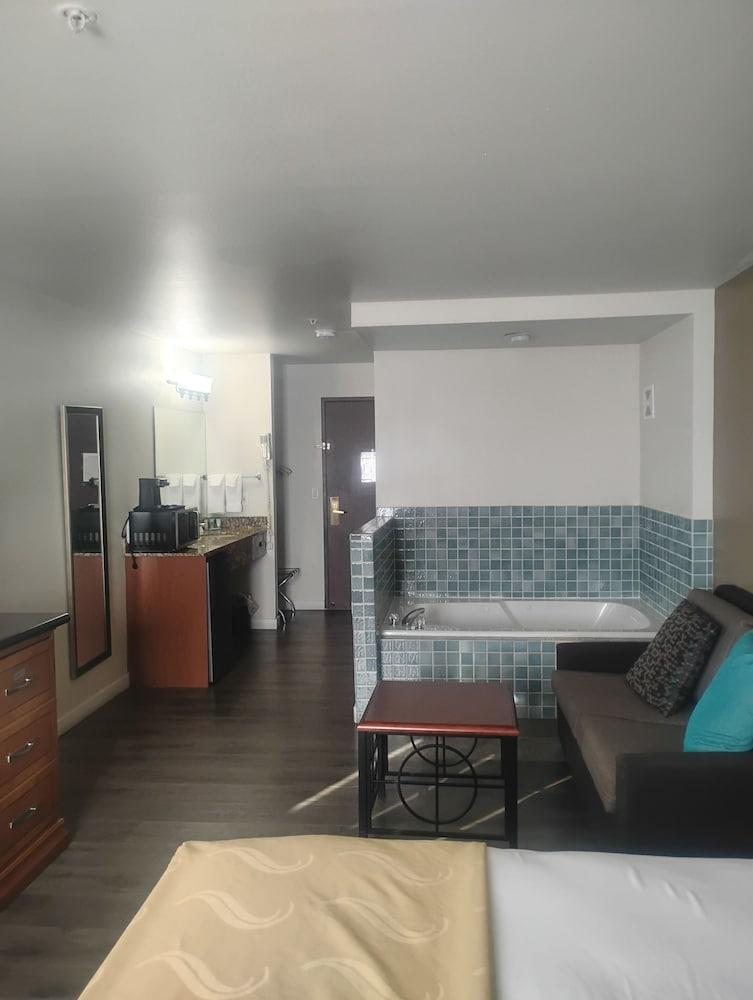 Toppenish Inn and Suites photo 18