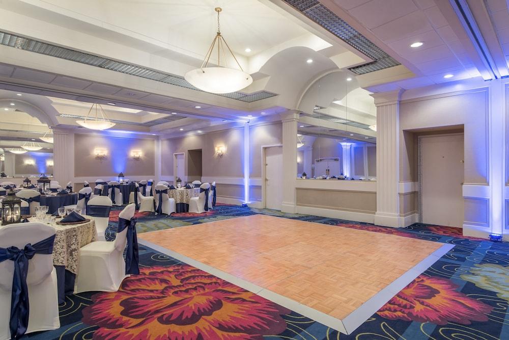 Crowne Plaza Virginia Beach Town Center by IHG photo 46
