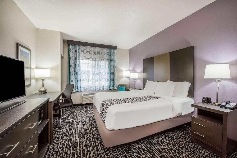 La Quinta Inn & Suites by Wyndham Fairborn Wright-Patterson photo 10