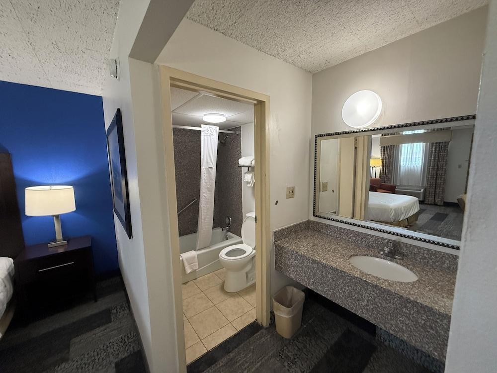 Frontier Inn photo 8
