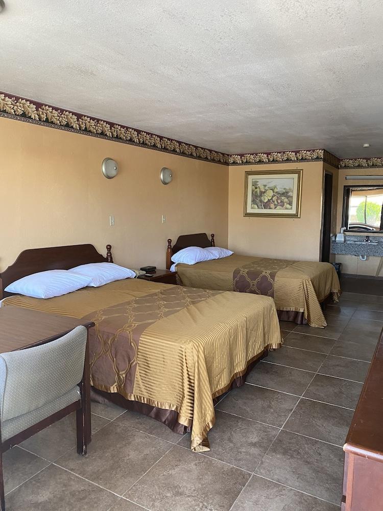 Executive Inn and Suites photo 21