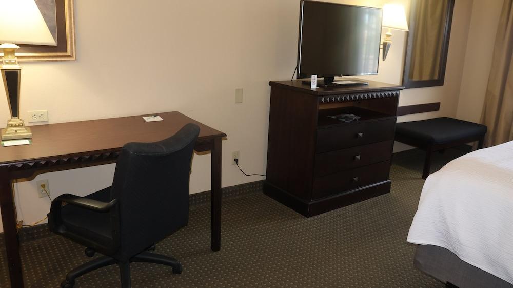 Wingate By Wyndham Peoria photo 17
