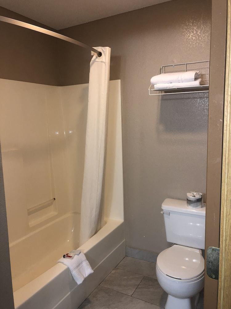 Quality Inn Neosho photo 45