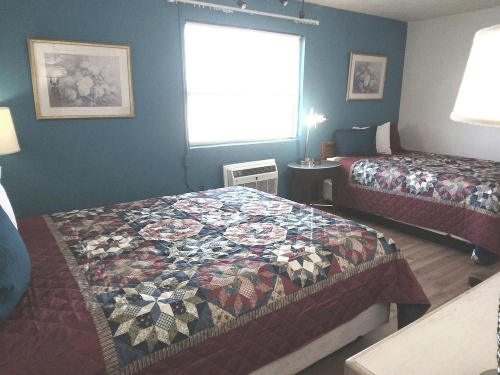 Capri Motel photo 43