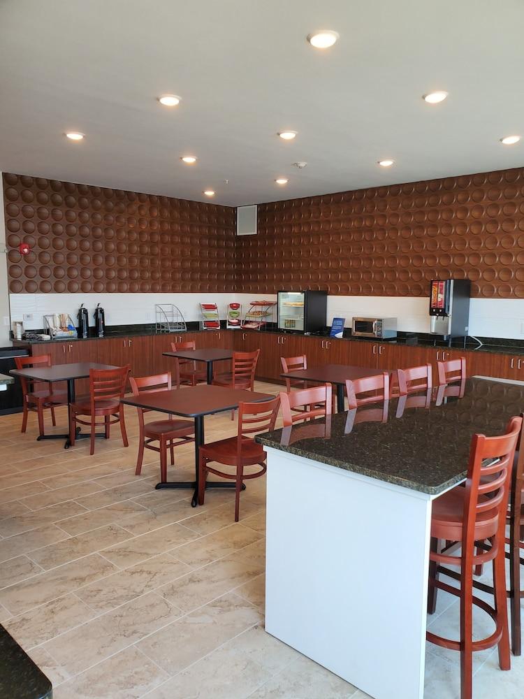 Wingate by Wyndham Christiansburg photo 15