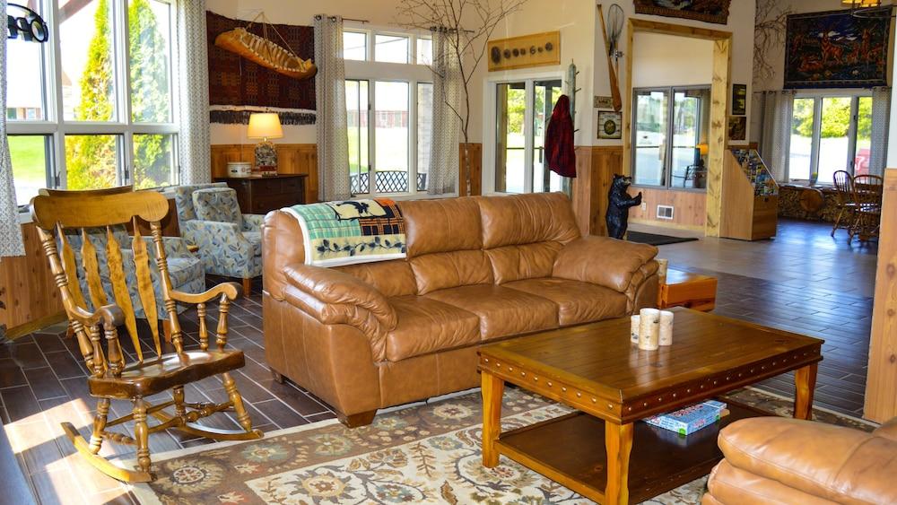 Cedar Hill Lodge photo 28