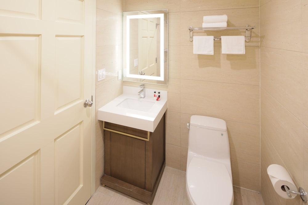 Mayfair Inn and Suites photo 23
