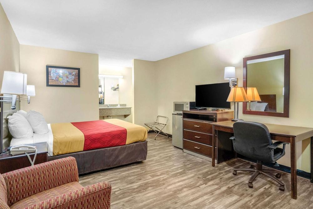 Econo Lodge Rolla I-44 Exit 184 Near Missouri University of Science and Technology photo 10