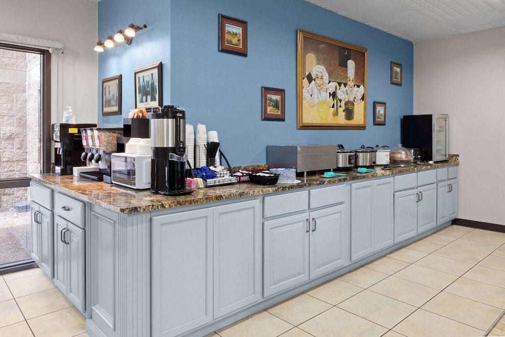 Baymont Inn and Suites by Wyndham Farmington, MO photo 47