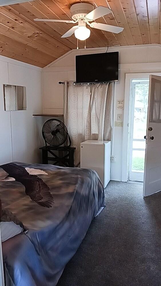 DB Botique and Cabins photo 12