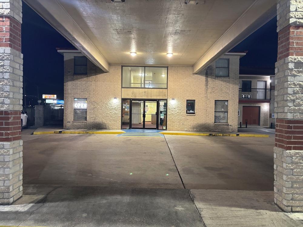 Cameron Inn & suites photo 10