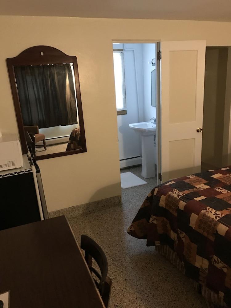 The Evergreen Motel photo 16