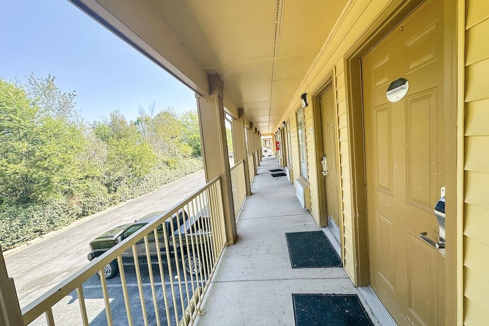 Bonita Lakes Inn by Capital O Meridian I20 photo 6