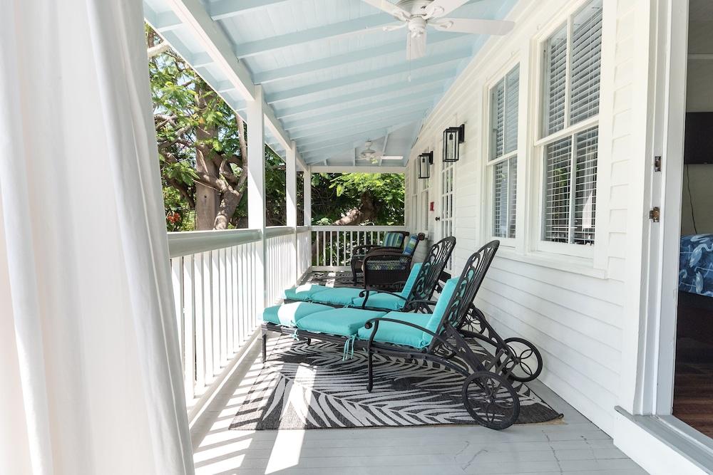 The Porch on Frances Inn photo 41