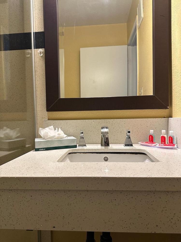 Hotel Avenida - Oceanside Camp Pendleton photo 15
