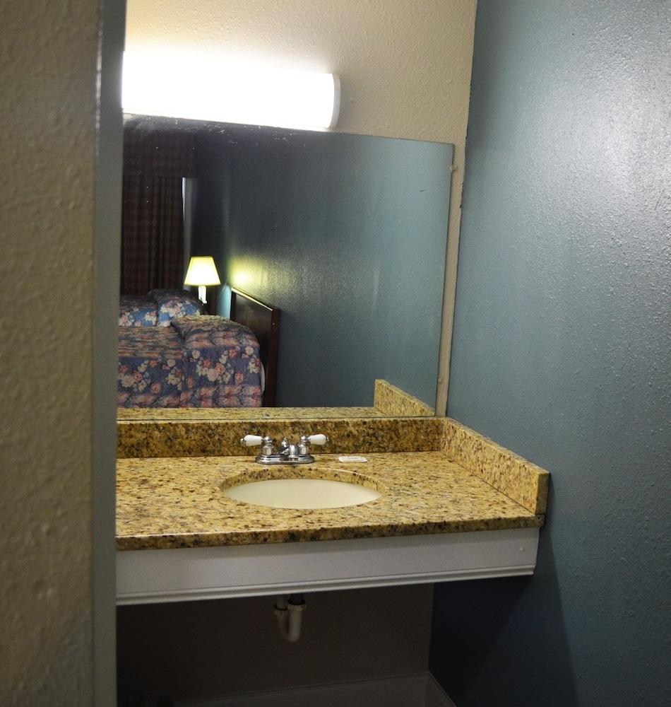 Budget inn photo 10