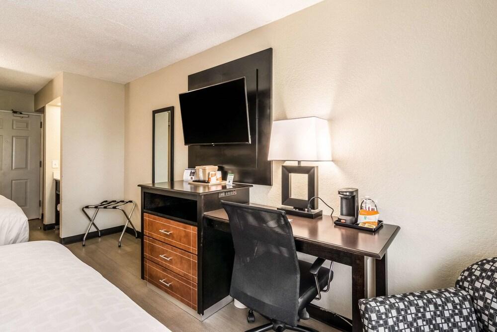Quality Inn Pensacola North photo 6