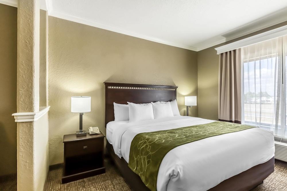 Comfort Suites Houston IAH Airport - Beltway 8 photo 9