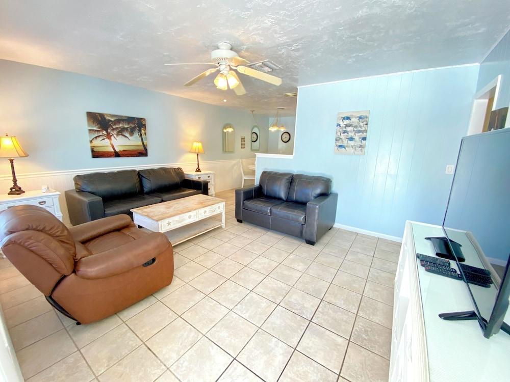 Tropical Breeze Beach Club photo 68