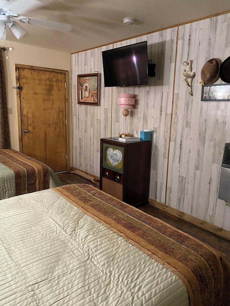 Dusty Boots Motel photo 28