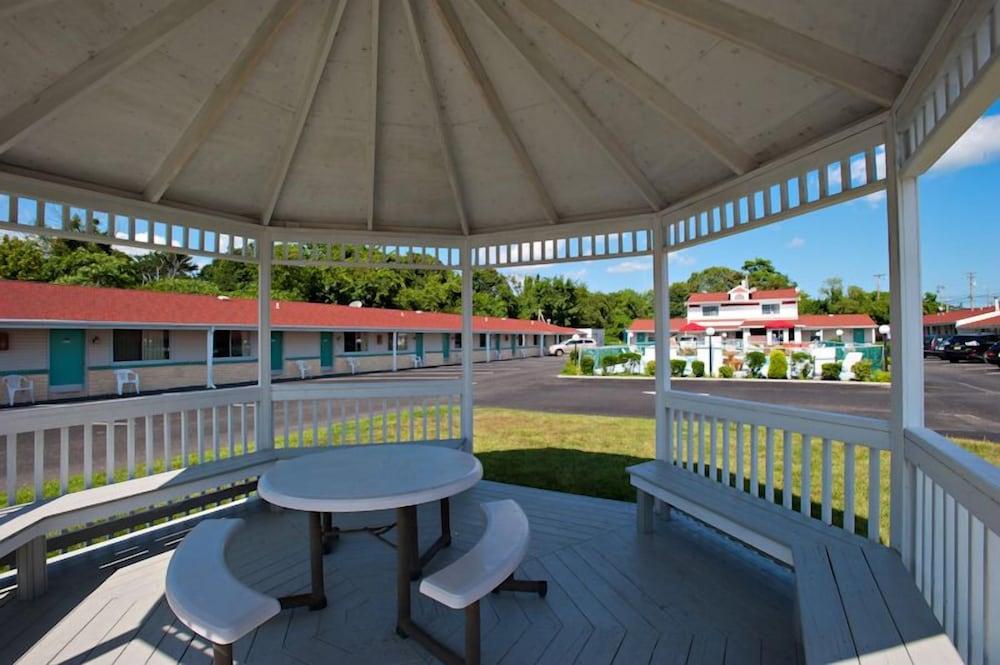 Economy Motel Inn & Suites photo 21