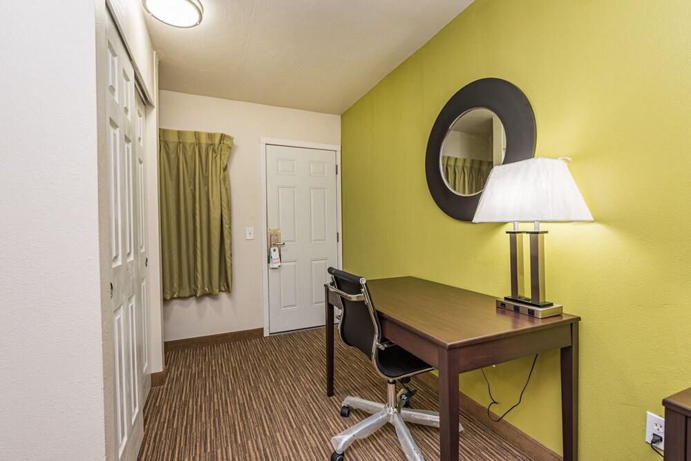 Sundowner Motel photo 25