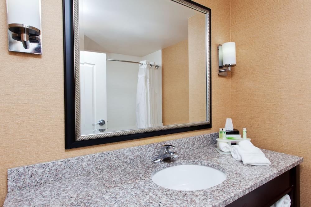 Holiday Inn Express Hotel & Suites Jackson NE by IHG photo 24