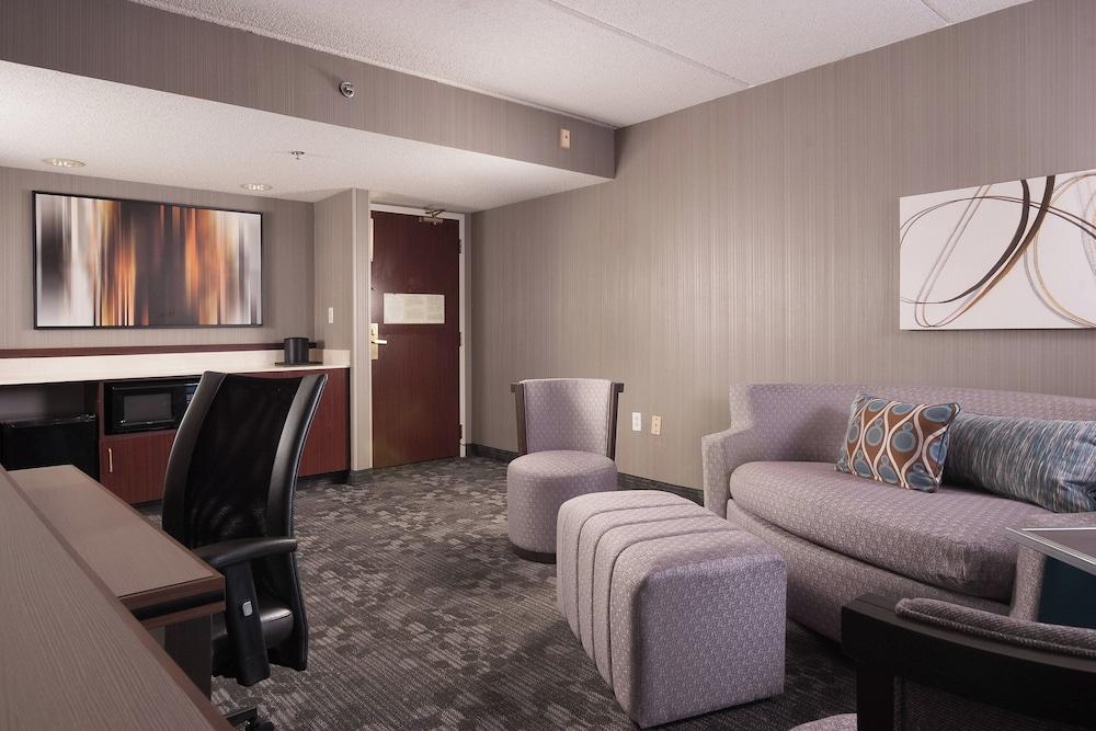 Courtyard Greenville-Spartanburg by Marriott photo 13