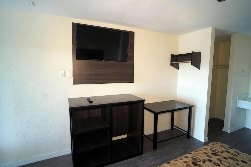 Airport Stay Motel photo 6
