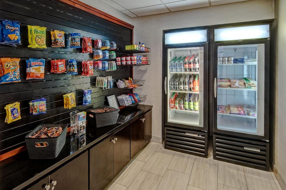Holiday Inn Express Hotel & Suites Jackson NE by IHG photo 30