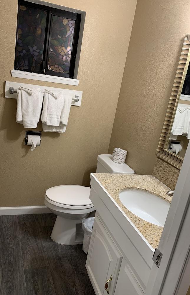 Morgan Inn And Suites photo 66