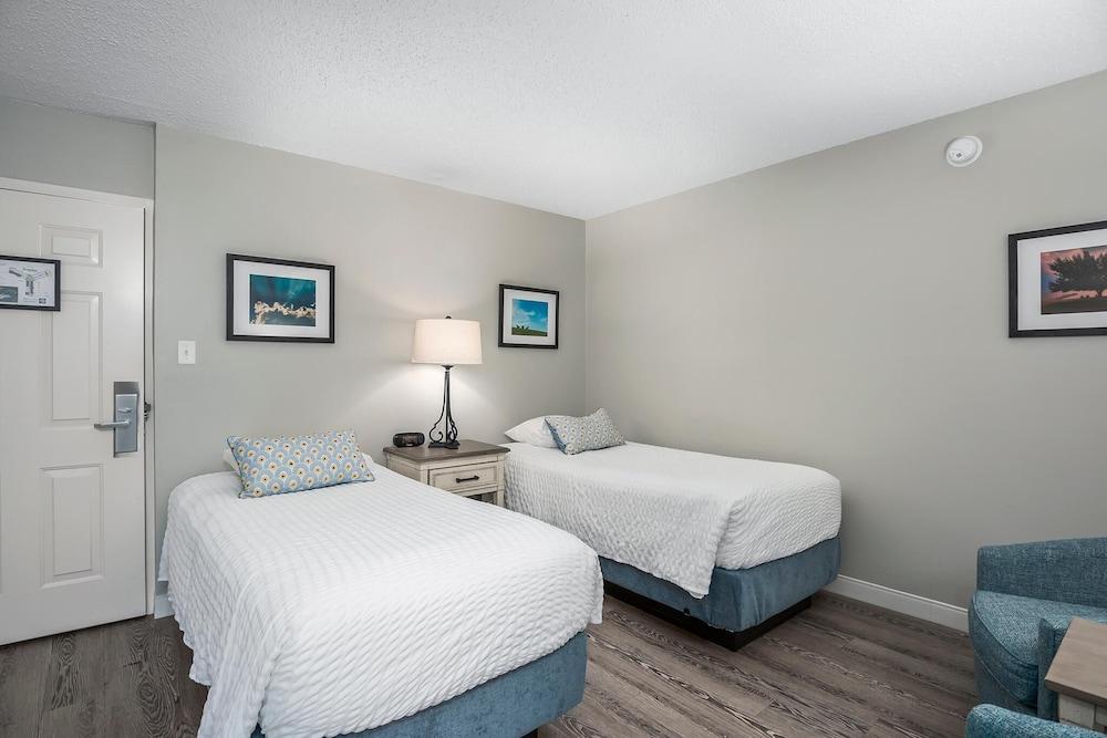 Top Floor Standard Suite Bay View photo 15