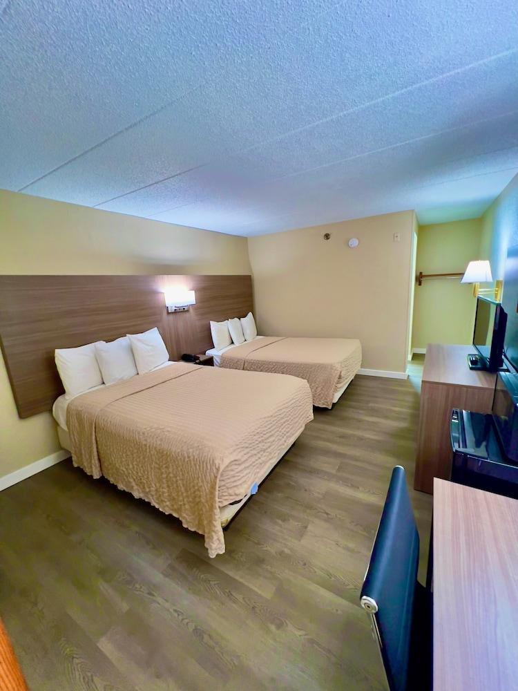 Econo Lodge Willowbrook photo 12