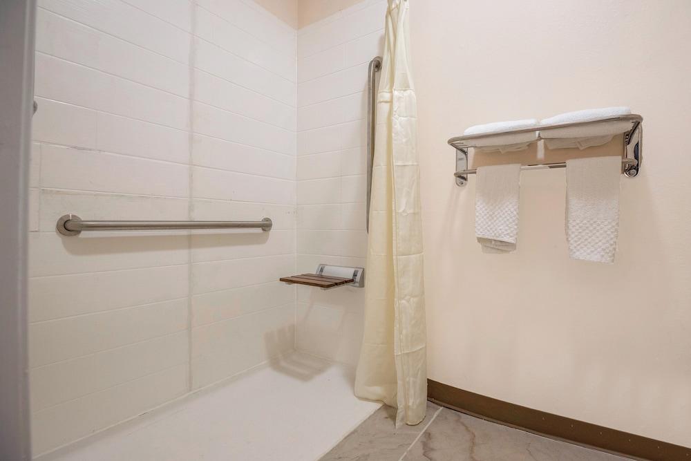 OYO Hotel Adairsville Calhoun South I-75 photo 6