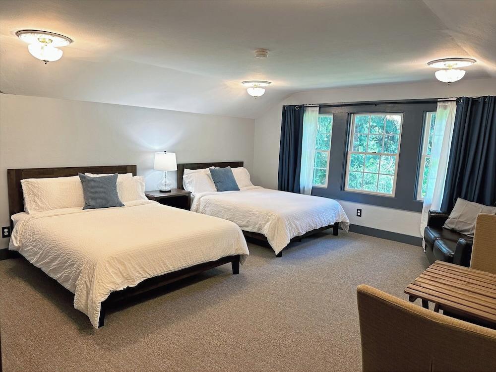 Westfir Lodge & Mountain Market photo 2
