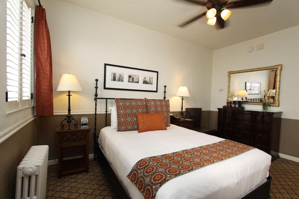 Cypress Inn photo 7