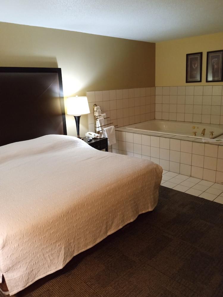 Americas Inn photo 7