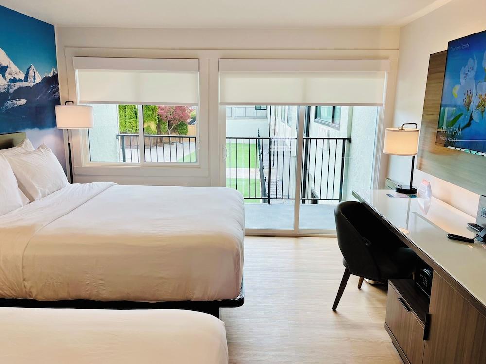 Clarion Pointe Mount Vernon - Burlington photo 5