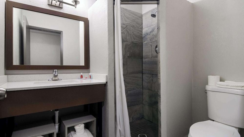 Econo Lodge Portage photo 11