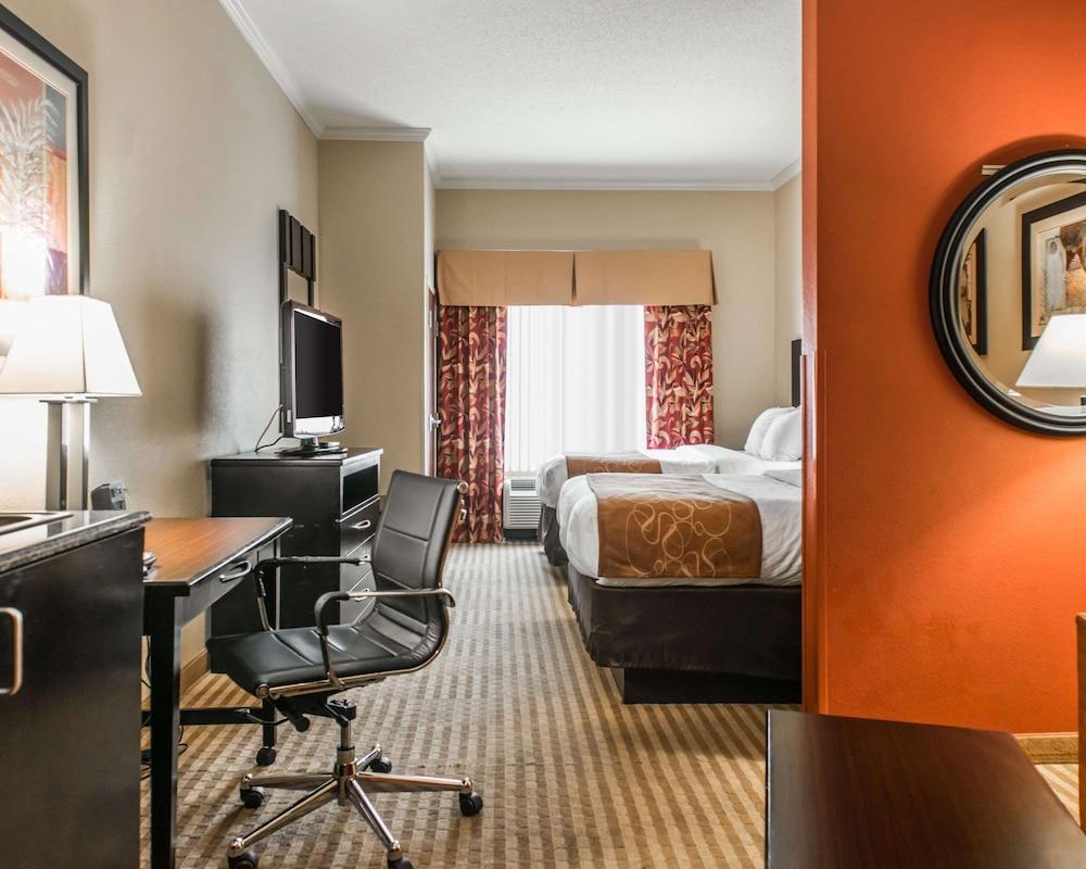 Comfort Suites photo 9