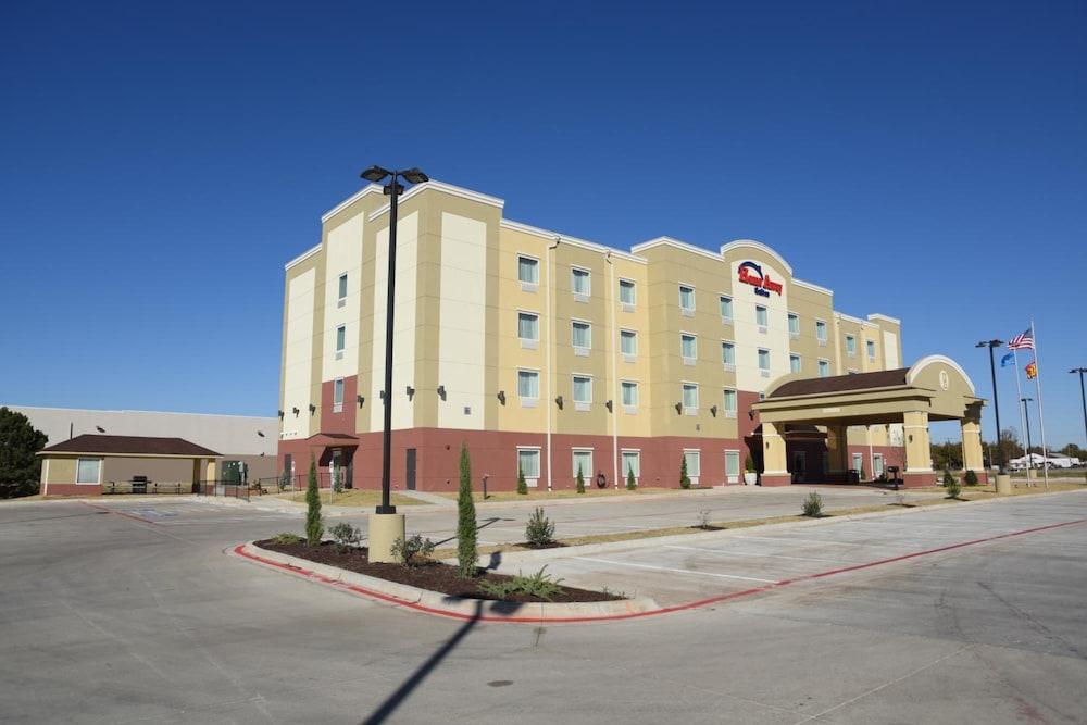 Home Away Suites photo 11