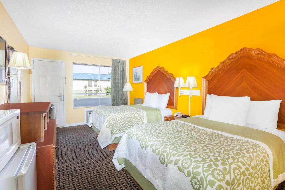 Days Inn by Wyndham Jacksonville photo 12
